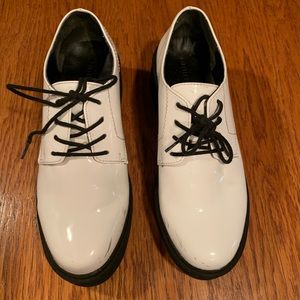 White Faux patent leather shoes size 7
